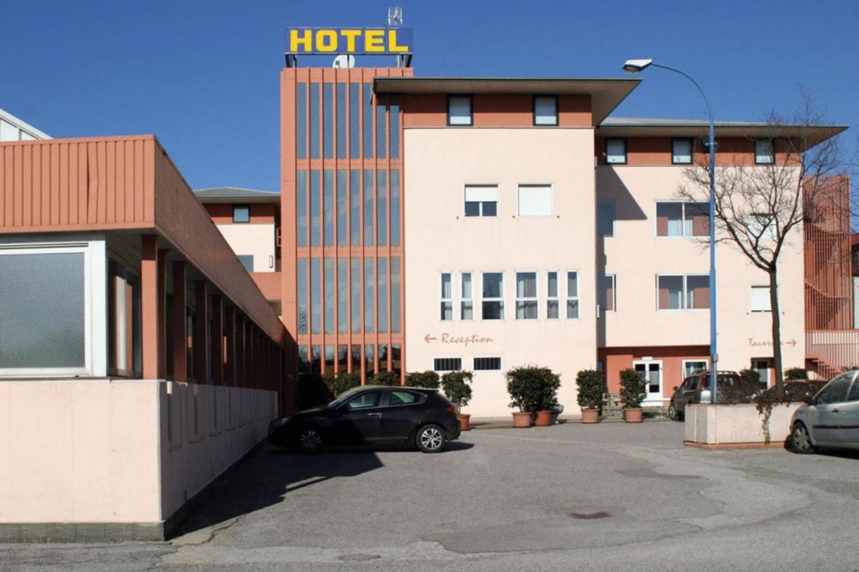 Hotel Willy Gemona del Friuli Luaran gambar