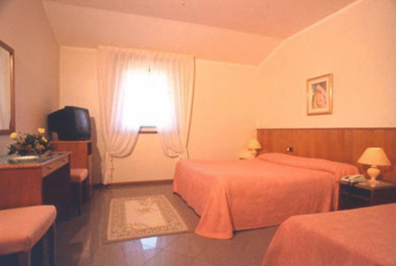 Hotel Willy Gemona del Friuli Luaran gambar
